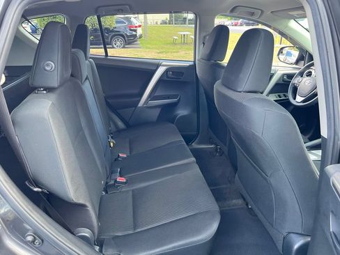 Used 2018 Toyota RAV4 LE FWD image 17