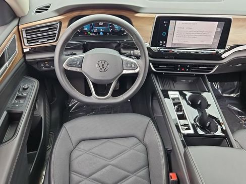 Used 2025 Volkswagen Atlas SE image 15