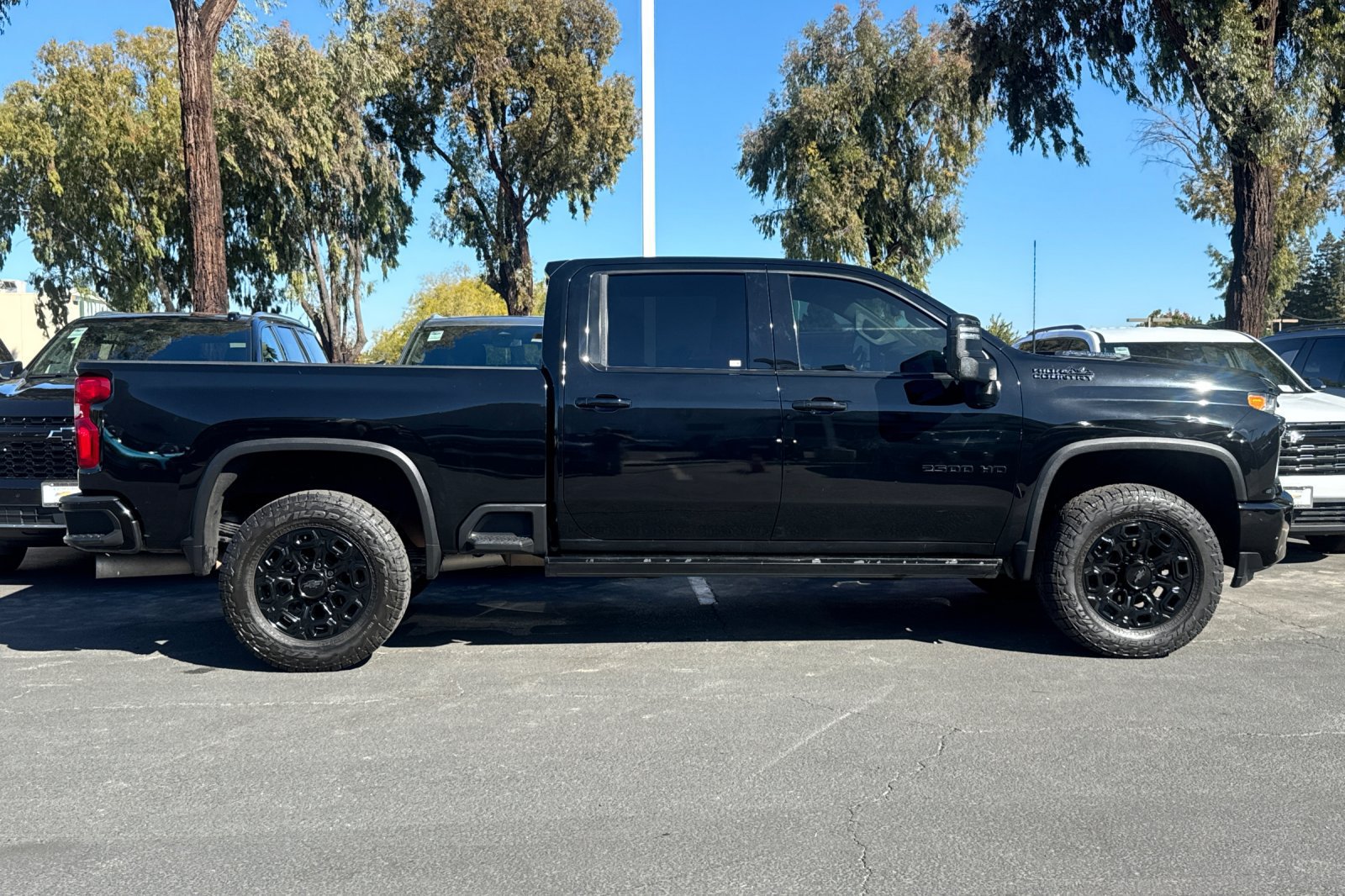 Used 2021 Chevrolet Silverado 2500 High Country w/ Z71 Off-Road Package AWD/4WD image 4