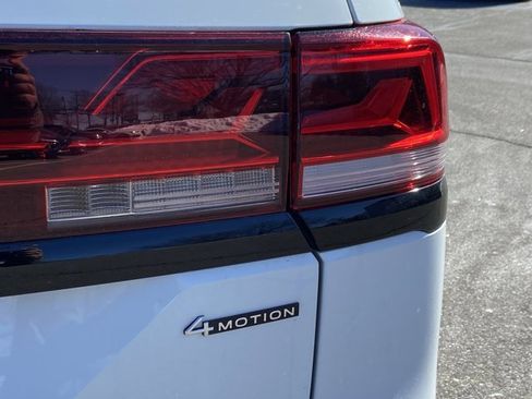 Used 2025 Volkswagen Atlas Peak Edition SE image 32