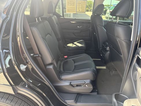 Used 2025 Honda Pilot EX-L image 29