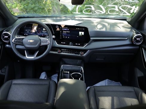 Used 2025 Chevrolet Equinox LT w/ Convenience Package II FWD image 23