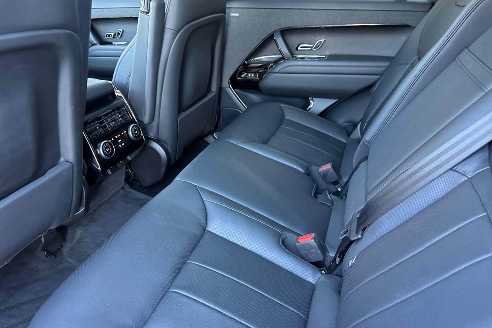 Used 2023 Land Rover Range Rover Sport SE AWD/4WD image 12