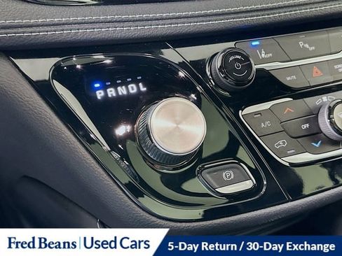 Used 2023 Chrysler Pacifica Limited w/ S Appearance Package image 19