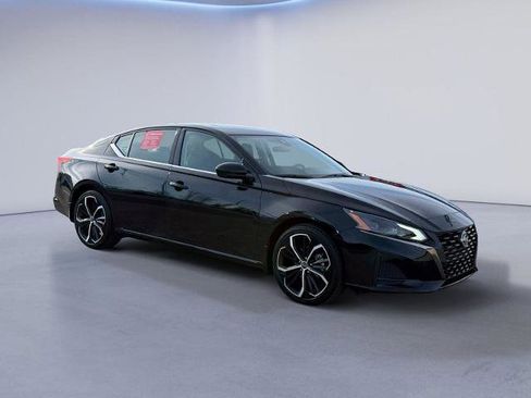 Certified 2025 Nissan Altima 2.5 SR w/ SR Premium Package image 1