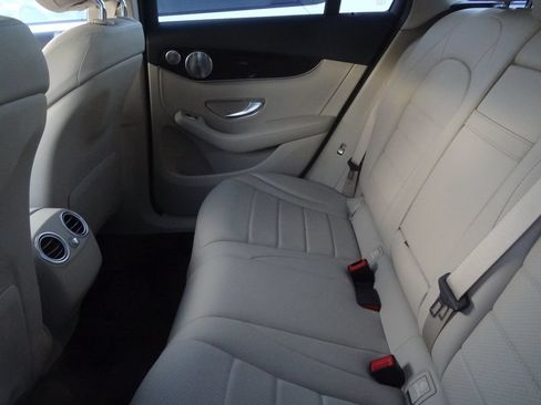 Used 2017 Mercedes-Benz GLC 300 4MATIC image 9