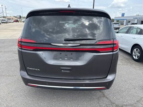 Used 2023 Chrysler Pacifica Touring-L image 9
