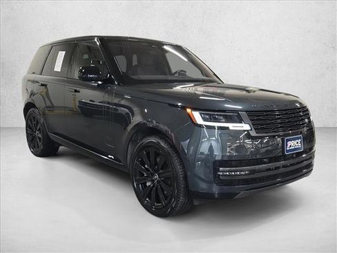 Used 2023 Land Rover Range Rover SE image 3