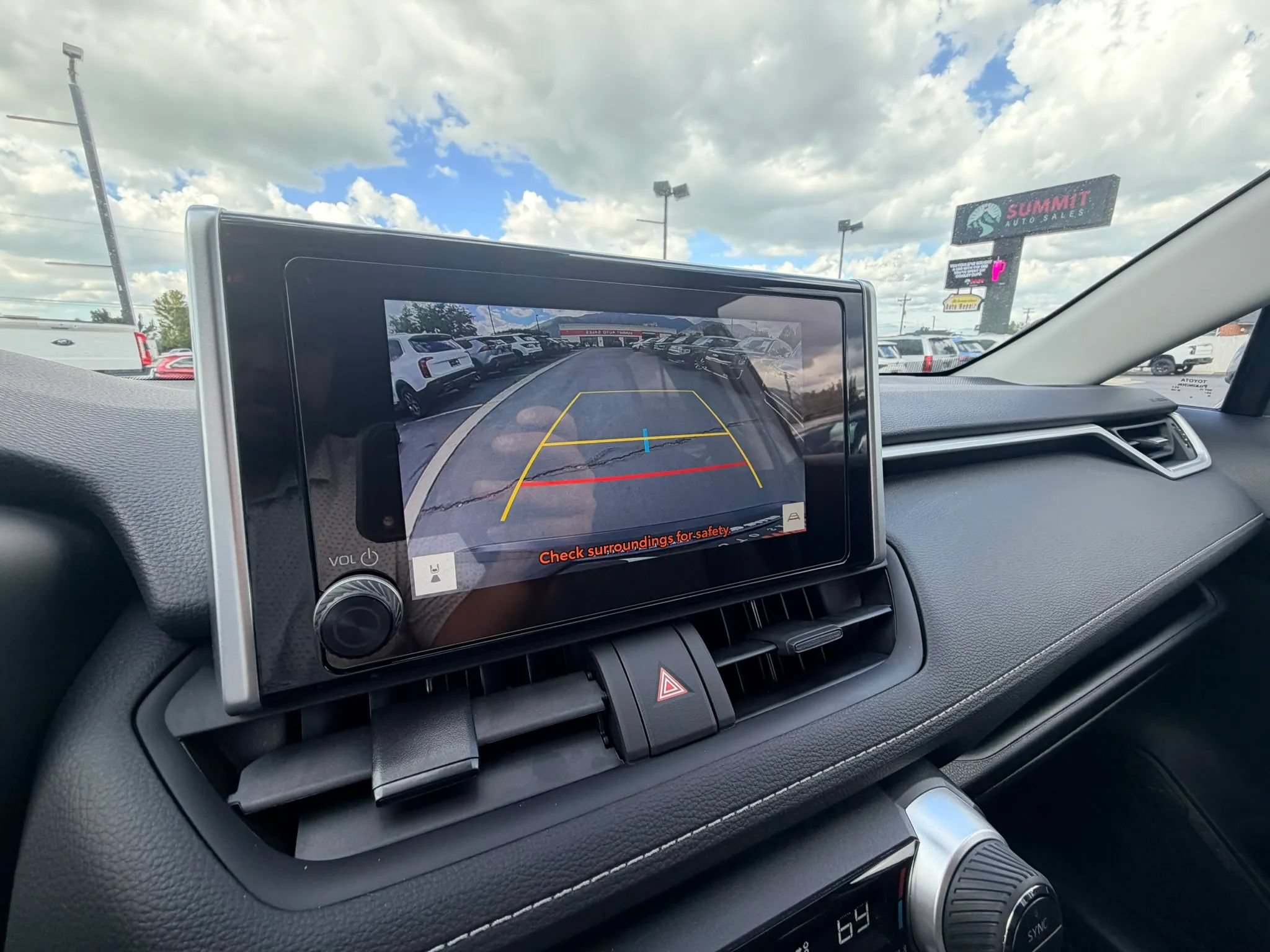 Used 2024 Toyota RAV4 XLE AWD/4WD image 19