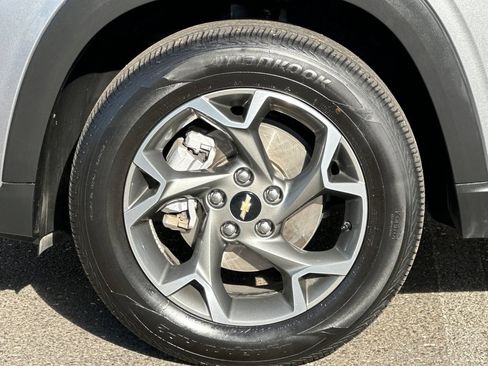 Used 2025 Chevrolet Trax LT FWD image 24