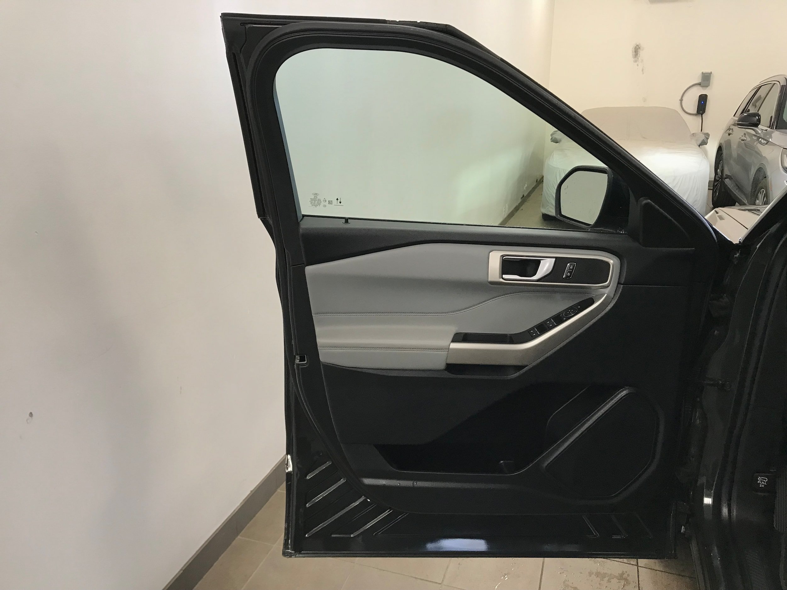 Used 2023 Ford Explorer XLT w/ Equipment Group 202A AWD/4WD image 13