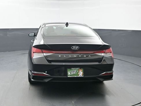 Used 2023 Hyundai Elantra SEL w/ Convenience Package FWD image 5