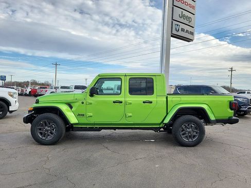 New 2026 Jeep Gladiator Sport AWD/4WD image 3