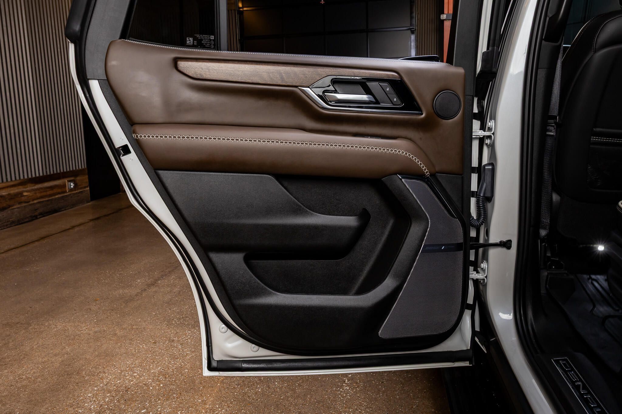 Used 2025 GMC Yukon Denali Ultimate w/ LPO, Floor Liner Package AWD/4WD image 46