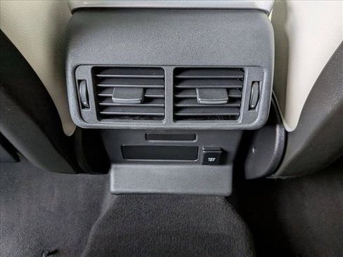 Used 2019 Land Rover Range Rover Velar R-Dynamic SE image 18