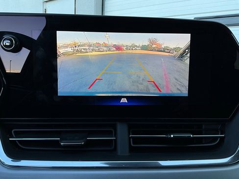 Used 2025 Chevrolet Trax LT image 30