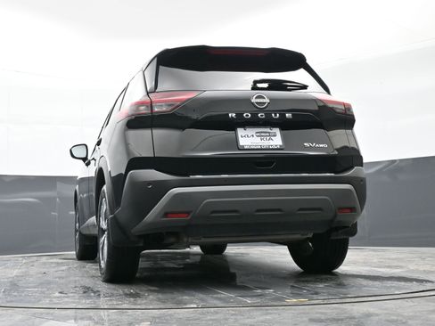 Used 2023 Nissan Rogue SV image 42
