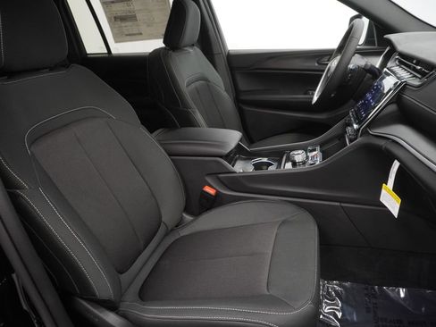New 2026 Jeep Grand Cherokee Laredo AWD/4WD image 32