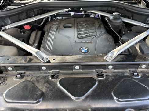 Used 2022 BMW X7 xDrive40i w/ M Sport Package AWD/4WD image 36
