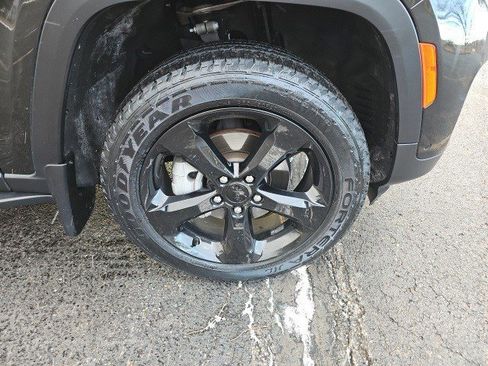 Used 2023 Jeep Grand Cherokee Limited w/ Luxury Tech Group II image 10