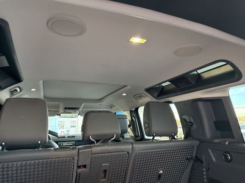 Used 2024 Land Rover Defender 110 X-Dynamic SE image 53