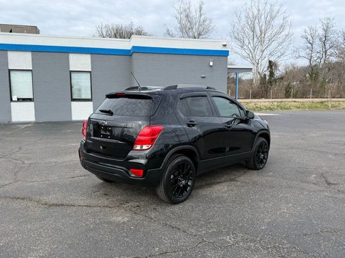 Used 2022 Chevrolet Trax LT w/ Midnight Edition image 3