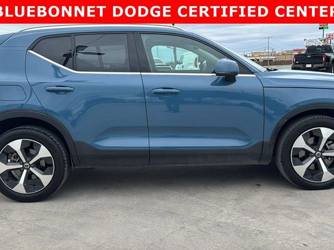 Used 2023 Volvo XC40 B5 Plus w/ Protection Package Premier image 4