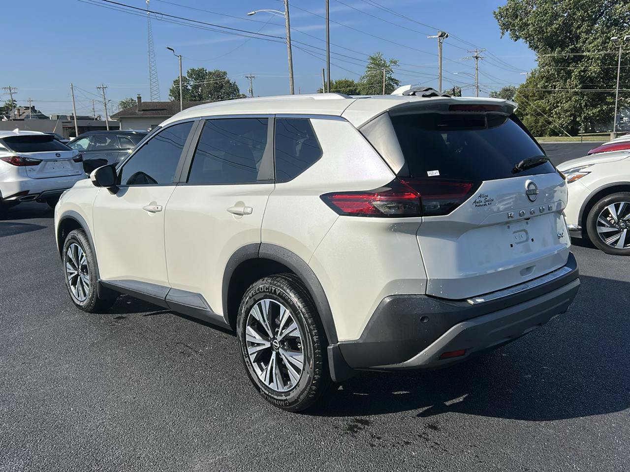 Used 2023 Nissan Rogue SV w/ SV Premium B Package FWD image 7