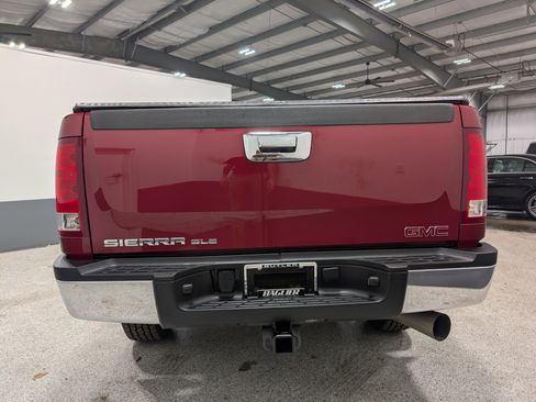 Used 2007 GMC Sierra 2500 SLE w/ Z71 Off-Road Package AWD/4WD image 4