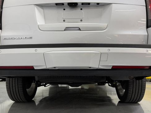 Used 2020 Cadillac Escalade Luxury image 13