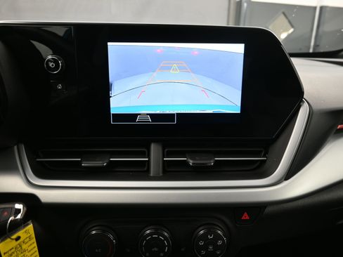 Used 2025 Chevrolet Trax RS image 36