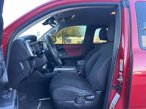 Used 2018 Toyota Tacoma SR5 image 14