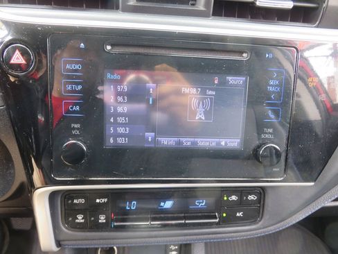 Used 2017 Toyota Corolla SE FWD image 17