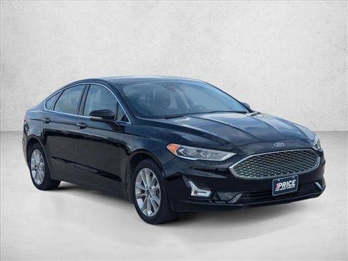 Used 2019 Ford Fusion Energi Titanium FWD image 3