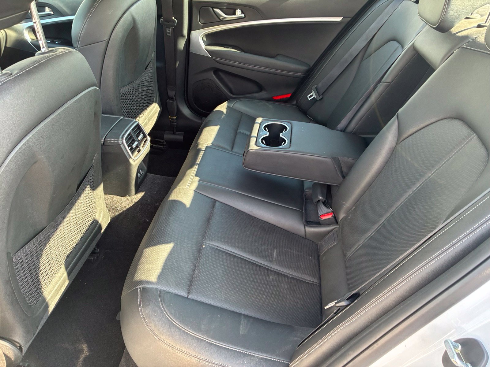 Used 2025 Genesis G70 2.5T RWD image 13