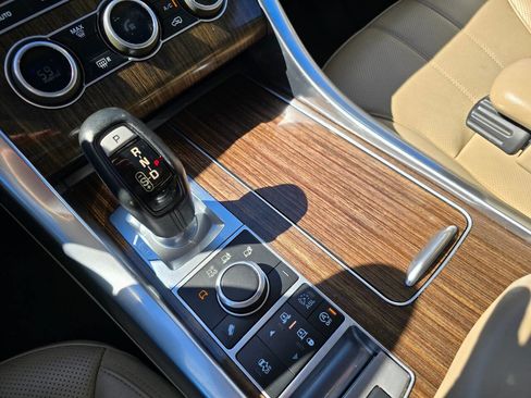 Used 2016 Land Rover Range Rover Sport HSE image 18