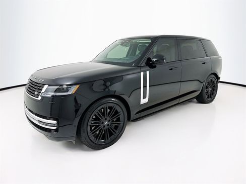 Used 2025 Land Rover Range Rover Long Wheelbase Autobiography image 3