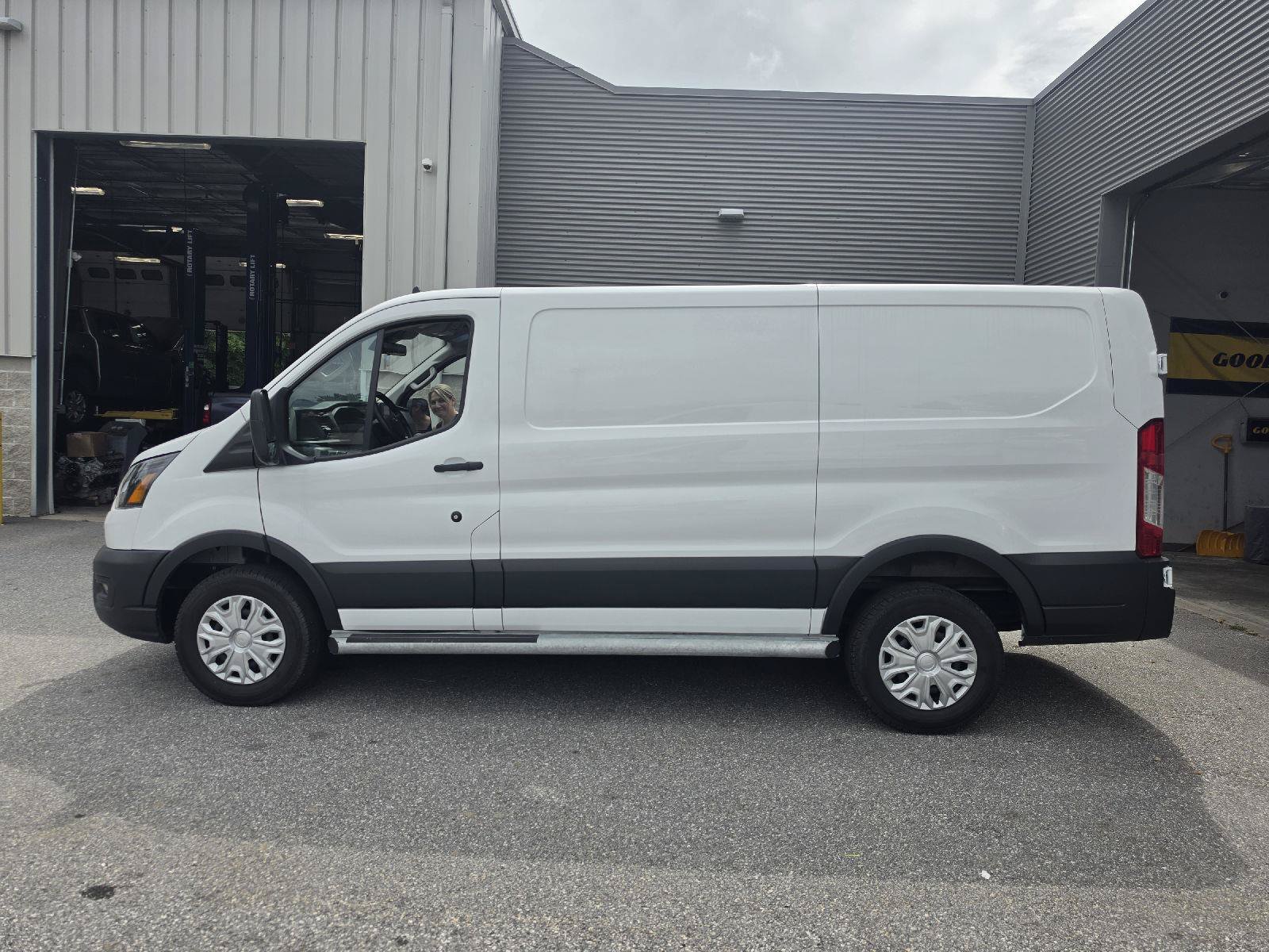 Used 2025 Ford Transit 250 Low Roof w/ Exterior Upgrade Package RWD image 6