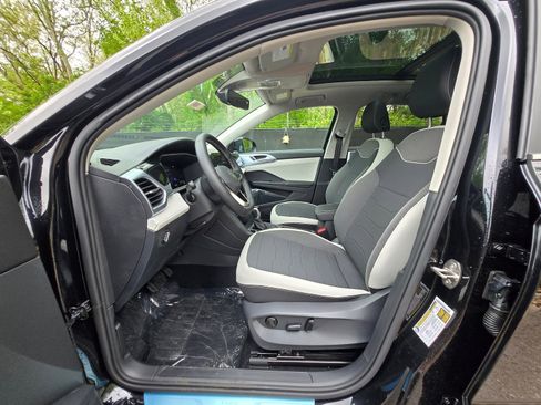 New 2026 Volkswagen Taos SE AWD/4WD image 16