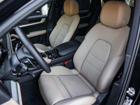 Used 2026 Porsche Cayenne image 5