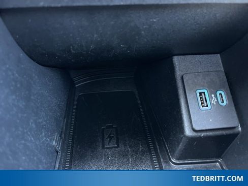 Used 2022 Ford Edge Titanium w/ Class II Trailer Tow Package image 36