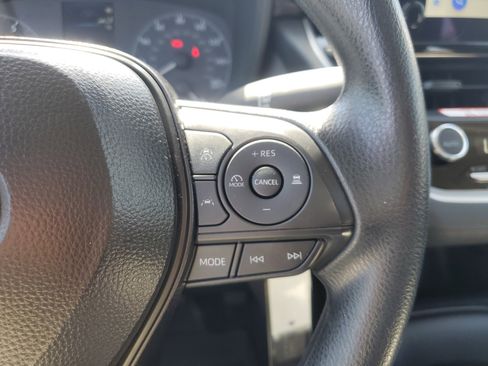 Used 2025 Toyota Corolla LE image 27