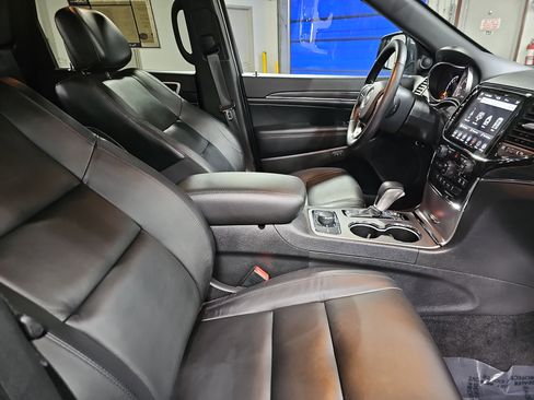 Used 2021 Jeep Grand Cherokee Limited image 10
