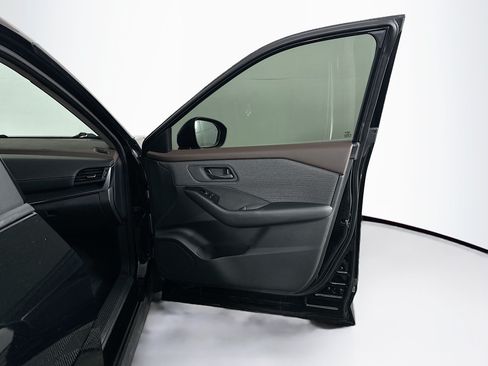 Used 2023 Nissan Rogue S AWD/4WD image 30
