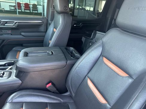Used 2022 GMC Sierra 1500 AT4 w/ AT4 Premium Package AWD/4WD image 3