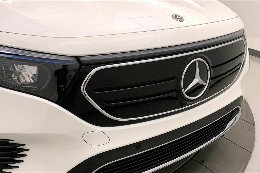 Used 2023 Mercedes-Benz EQB 350 4MATIC SUV image 29