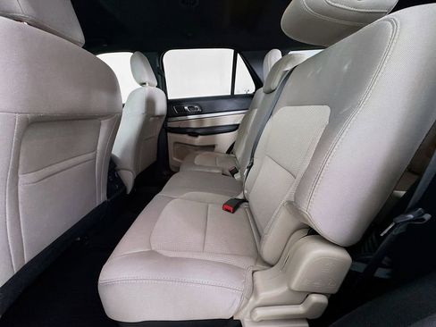 Used 2018 Ford Explorer XLT w/ Equipment Group 201A FWD image 28