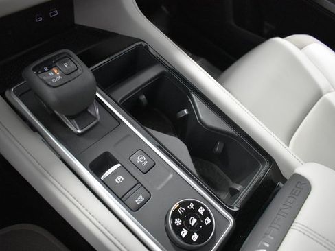 New 2025 Nissan Pathfinder SL image 19