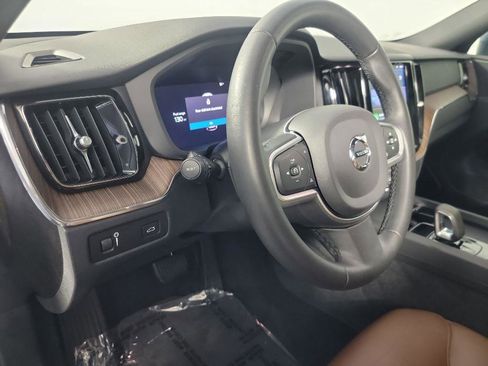Used 2022 Volvo XC60 B5 Momentum w/ Advanced Package image 17