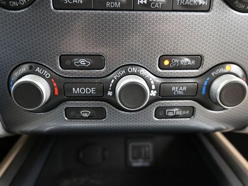 Used 2020 Nissan Pathfinder SL w/ Cargo Package image 28